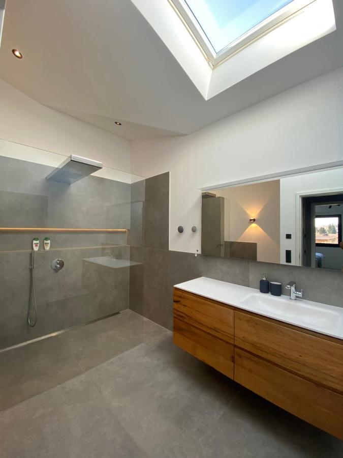 Moderne Ferienwohnung Stephanskirchen Buitenkant foto